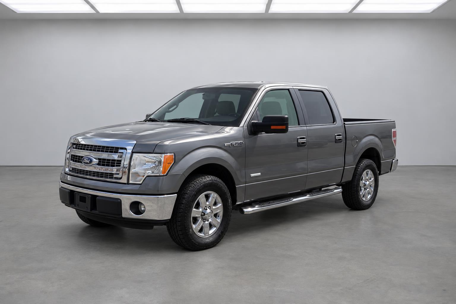 2014 Ford F150 XLT, front three-quarter