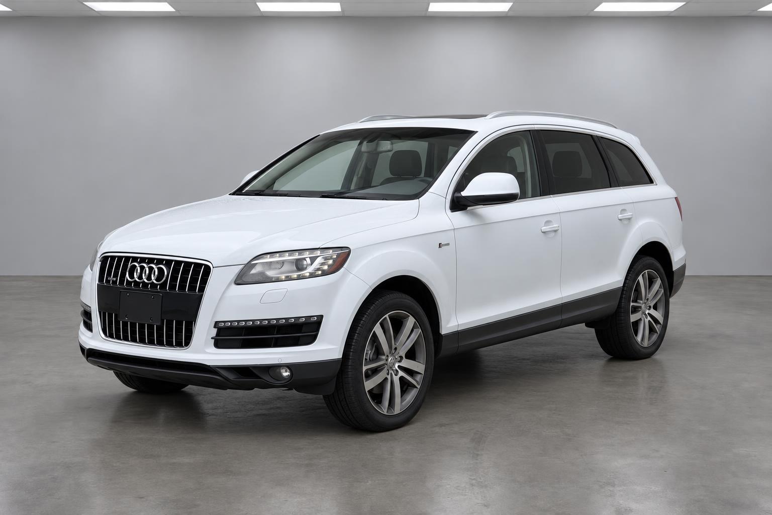 2013 Audi Q7 3.0T Premium Plus, front three-quarter