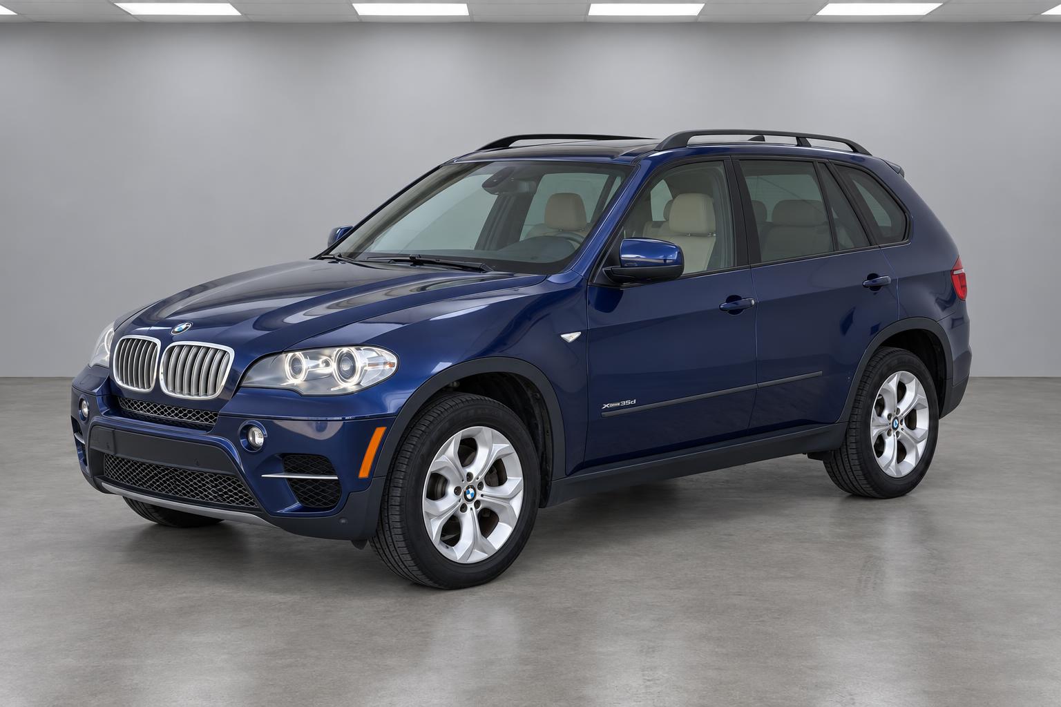 2012 BMW X5 xDrive35d, front three-quarter