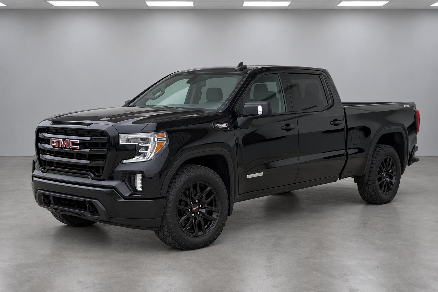 2020 GMC Sierra 1500 Elevation, front three-quarter