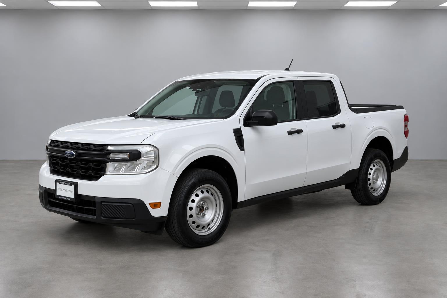 2022 Ford Maverick XL SuperCrew, front three-quarter