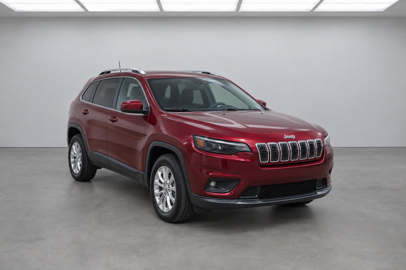 2019 Jeep Cherokee Latitude, front three-quarter