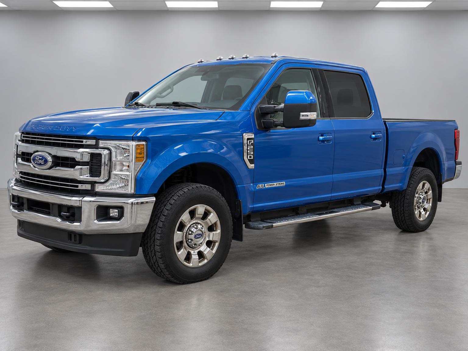2021 Ford F250 Super Duty Lariat, front three-quarter