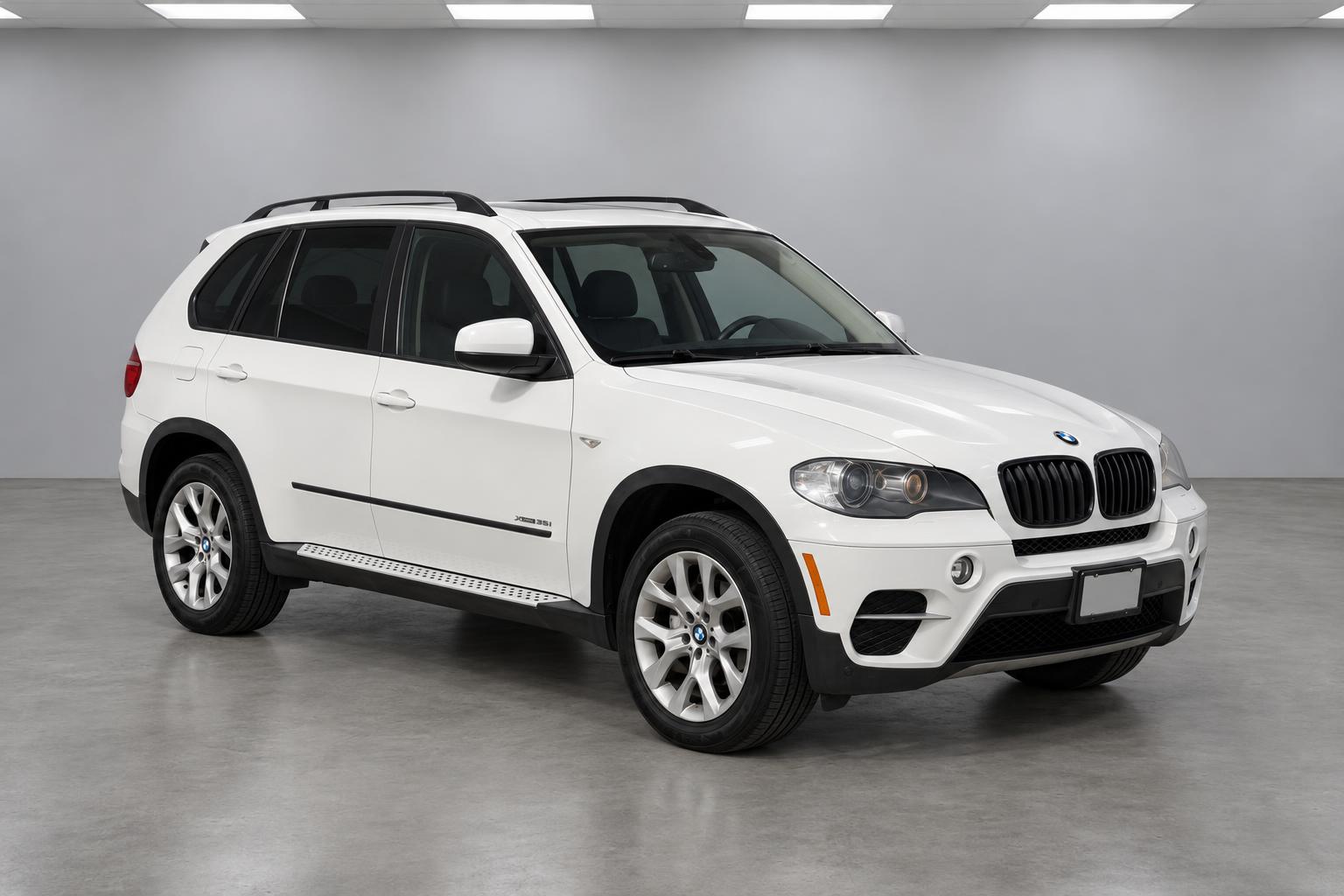 2011 BMW X5 xDrive35i, front three-quarter