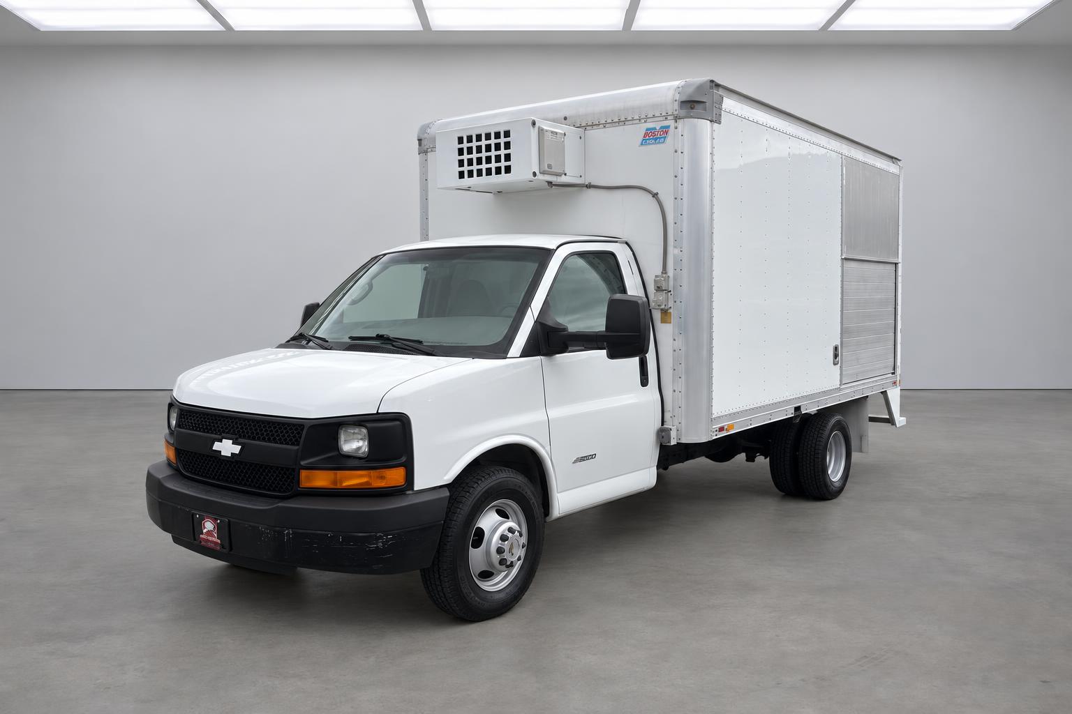 2015 Chevrolet Express Commercial Cutaway Cutaway, front three-quarter