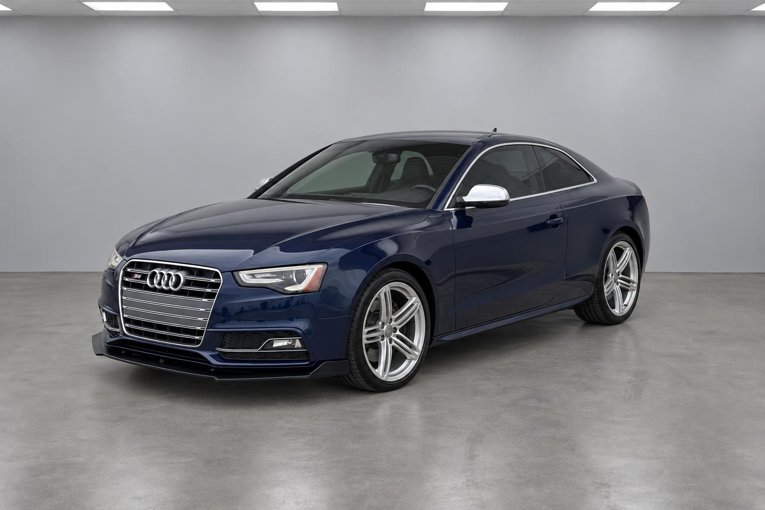 2013 Audi S5 Prestige, front three-quarter