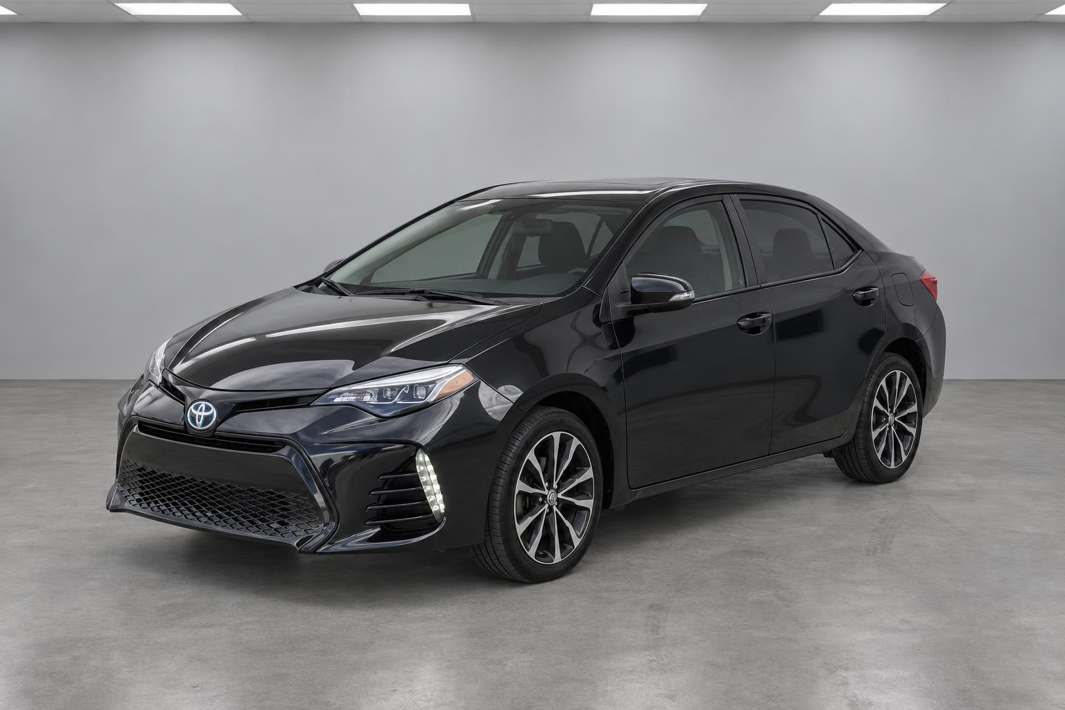 2017 Toyota Corolla SE, front three-quarter
