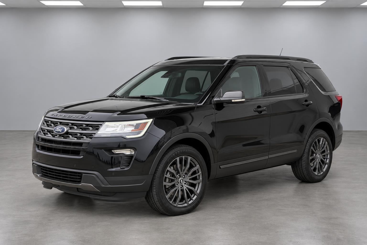 2018 Ford Explorer XLT, front three-quarter