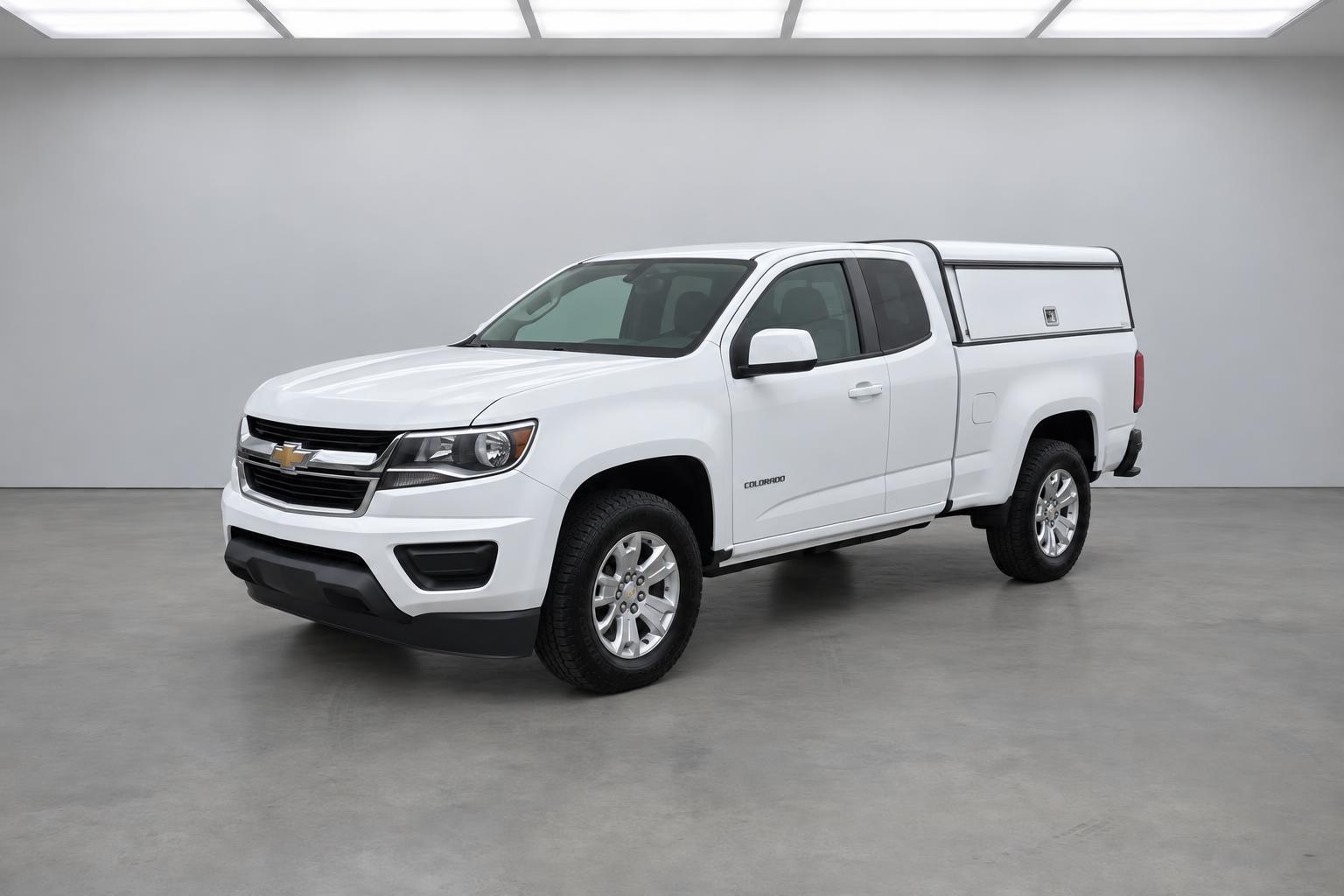 2019 Chevrolet Colorado LT, front three-quarter